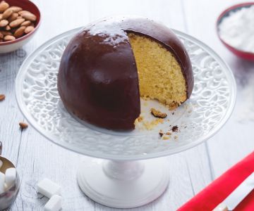 Abruzzo dessert with almonds and chocolate