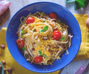 Pasta with squid and hard-boiled yolk