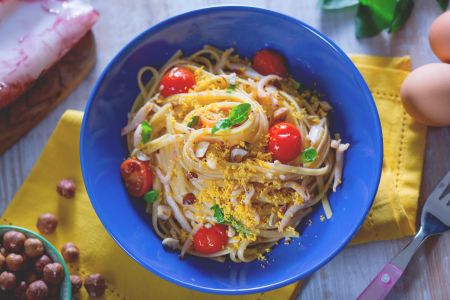 Pasta with squid and hard-boiled yolk