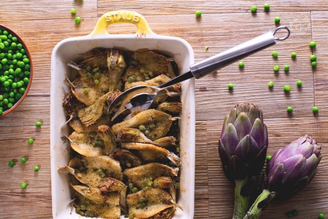 Baked Scad with Artichokes and Peas - Italian recipes by GialloZafferano