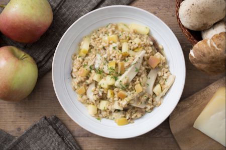 Barley with mushrooms and apples