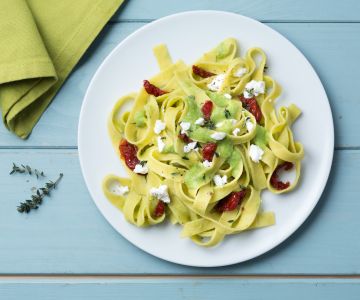 Tagliatelle with peas and ricotta