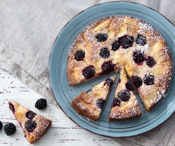 Gluten-free apple and blackberry cake