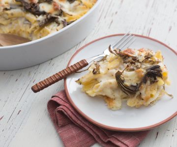 Baked pasta with artichokes and scamorza cheese