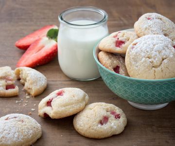Soft strawberry cookies