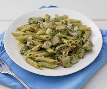 Pasta with pesto and fresh tuna