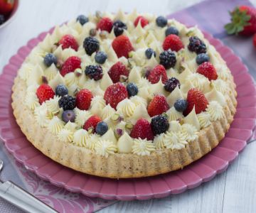Soft tart with white chocolate