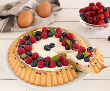 Soft cake with yogurt and fruit