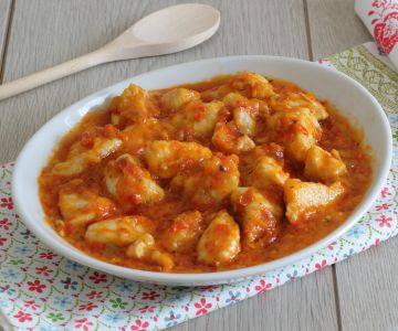 Chicken bites, peppers and sun-dried tomatoes