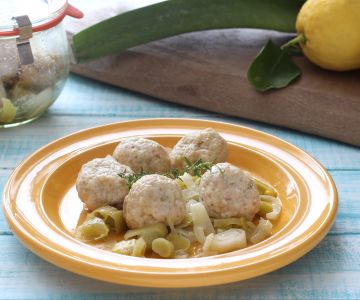 Chicken meatballs in jar cooking