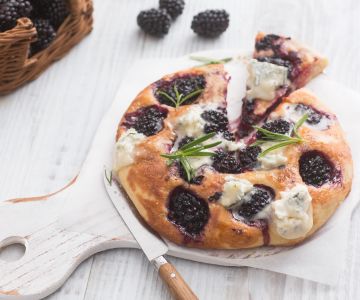 Quick blackberry and gorgonzola flatbreads