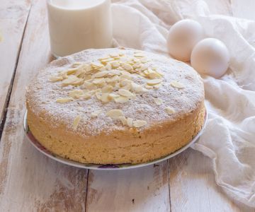 Almond milk cake without eggs