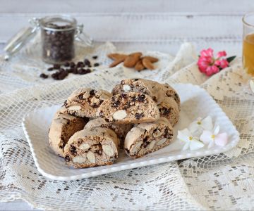Chestnut Flour Cantucci with Almonds and Chocolate