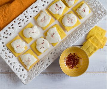 Saffron Crackers