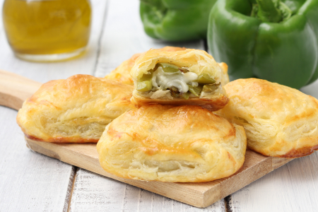 Puff Pastries with Peppers and Gorgonzola