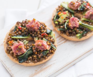 Friselle with cotechino and lentils
