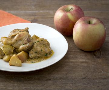 Chicken curry with apples