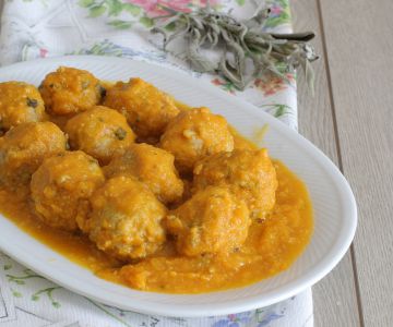 Pork meatballs in pumpkin cream