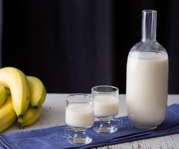 Banana liqueur