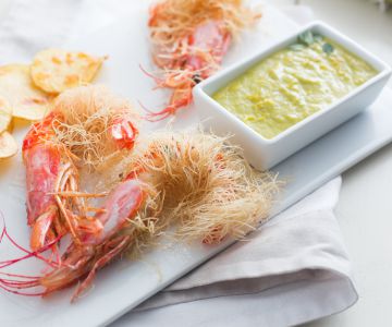 Shrimps in kataifi pastry with asparagus sauce