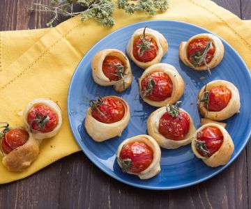 Cherry tomatoes in crust