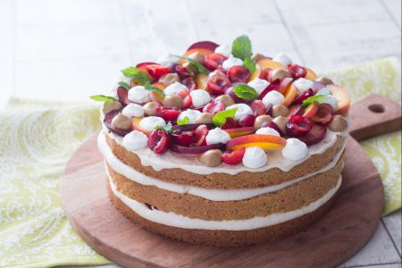Summer cake with whole wheat sponge cake