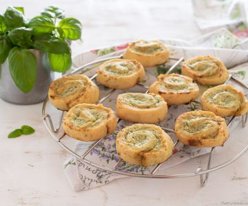 Savory shortcrust pinwheels