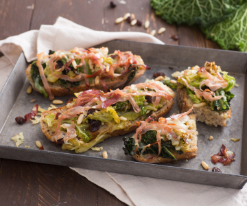 Crostoni with savoy cabbage, casera cheese and speck