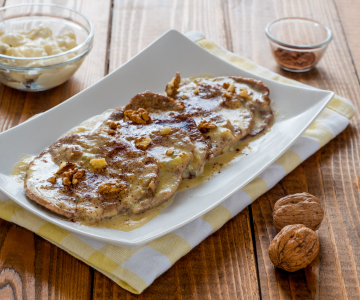 Gorgonzola escalopes with walnuts and cocoa