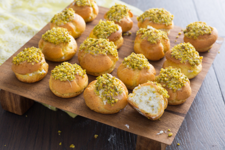 Cream puffs with ricotta and pistachio cream