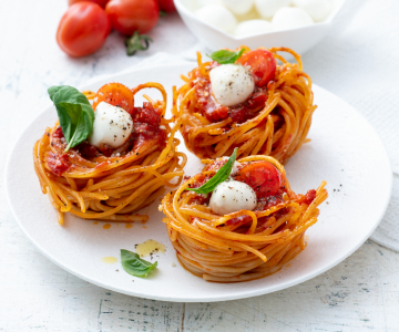 Caprese nests of spaghetti