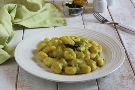 Gnocchi with asparagus cream