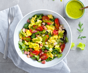 Salad with Scrambled Eggs