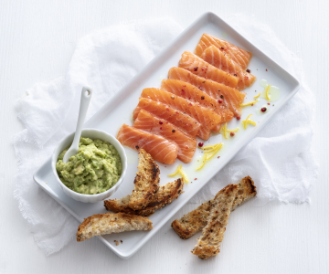 Salmon carpaccio with lime guacamole