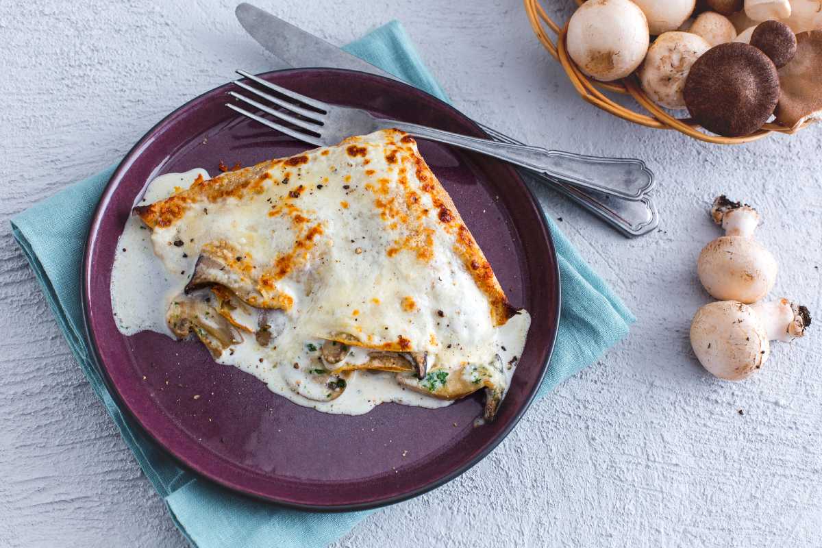 Whole wheat crepes with mascarpone and mushrooms