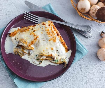 Whole wheat crepes with mascarpone and mushrooms