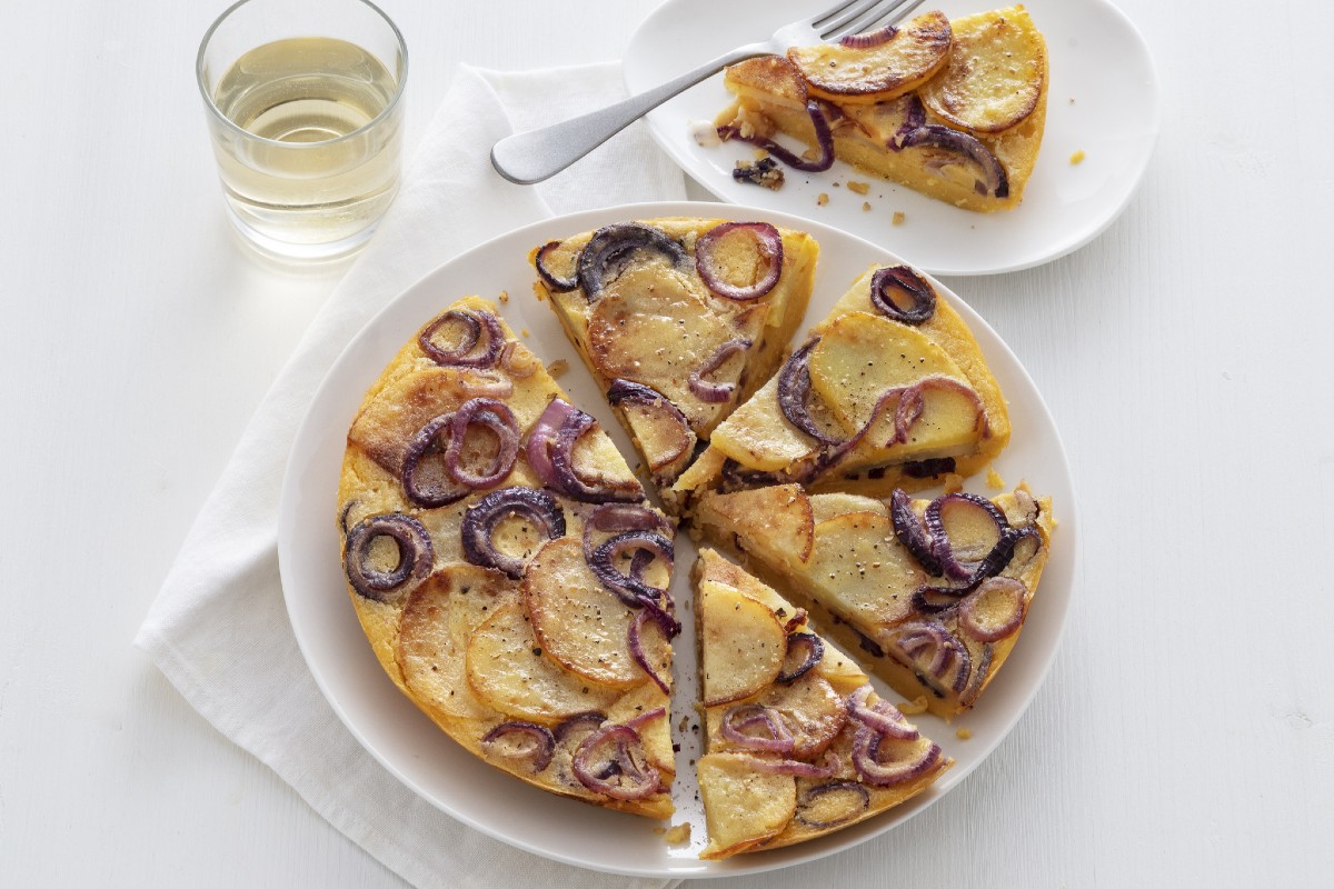 Fake omelette with potatoes and onions