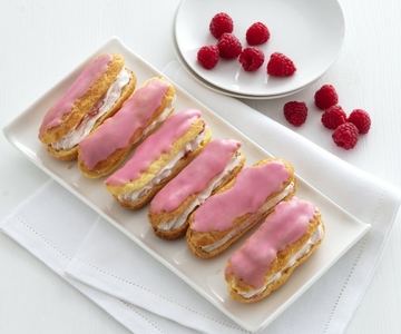 Raspberry Eclair Cheesecake
