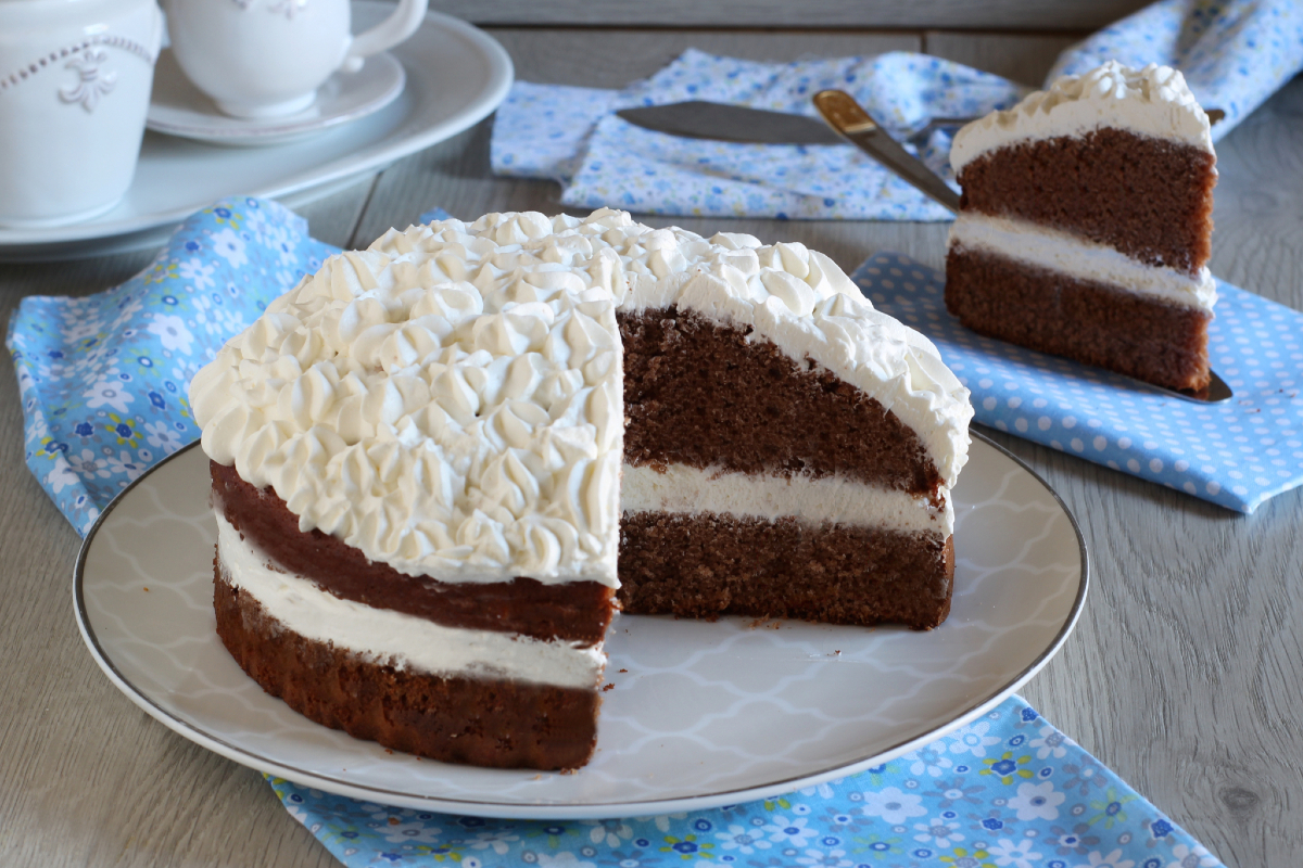 Cream and Nutella Cake