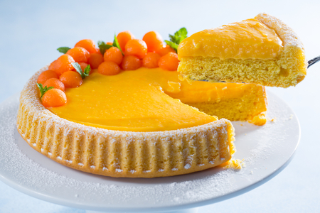 Soft tart with melon cream