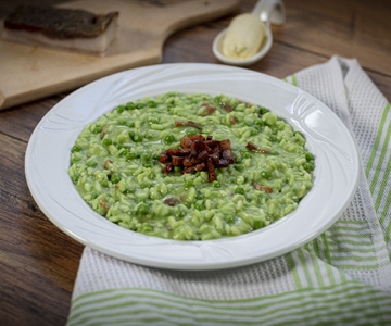 Risotto with bacon and pea cream