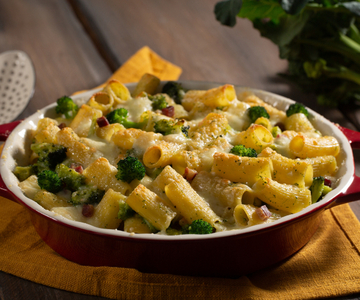 Baked pasta with broccoli and bacon