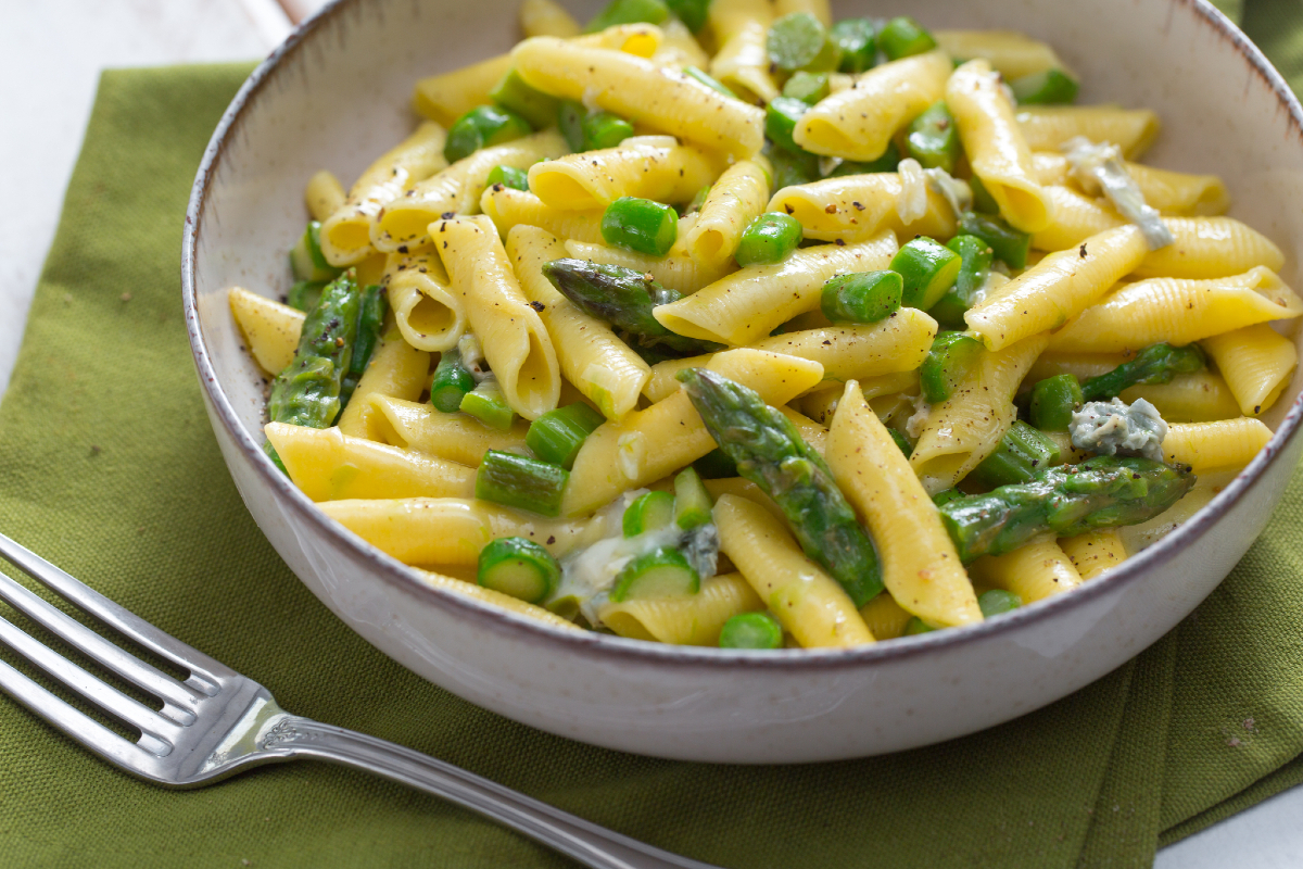 Garganelli with asparagus and gorgonzola