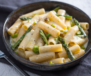 Pasta with asparagus and fontina