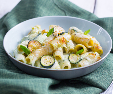 Baked pasta with zucchini cream