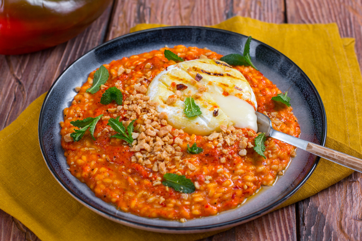 Risotto with bell peppers, peanuts, and cheese