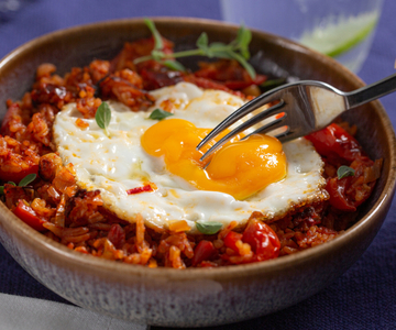 Spicy rice with fried egg
