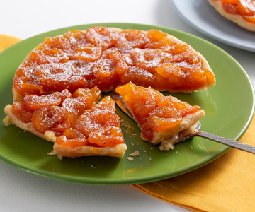 Apricot tarte tatin