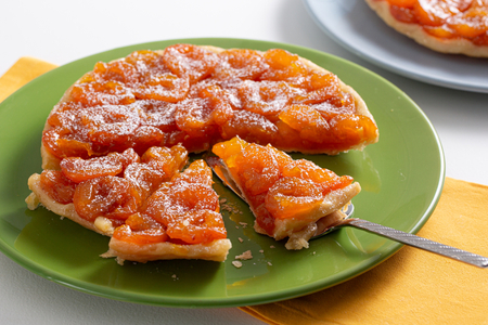 Apricot tarte tatin