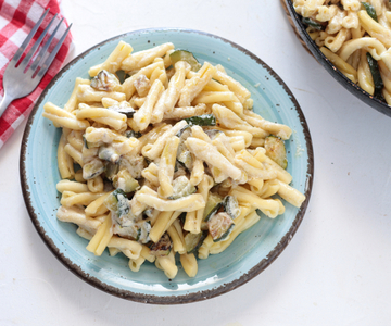 Pasta with robiola and zucchini
